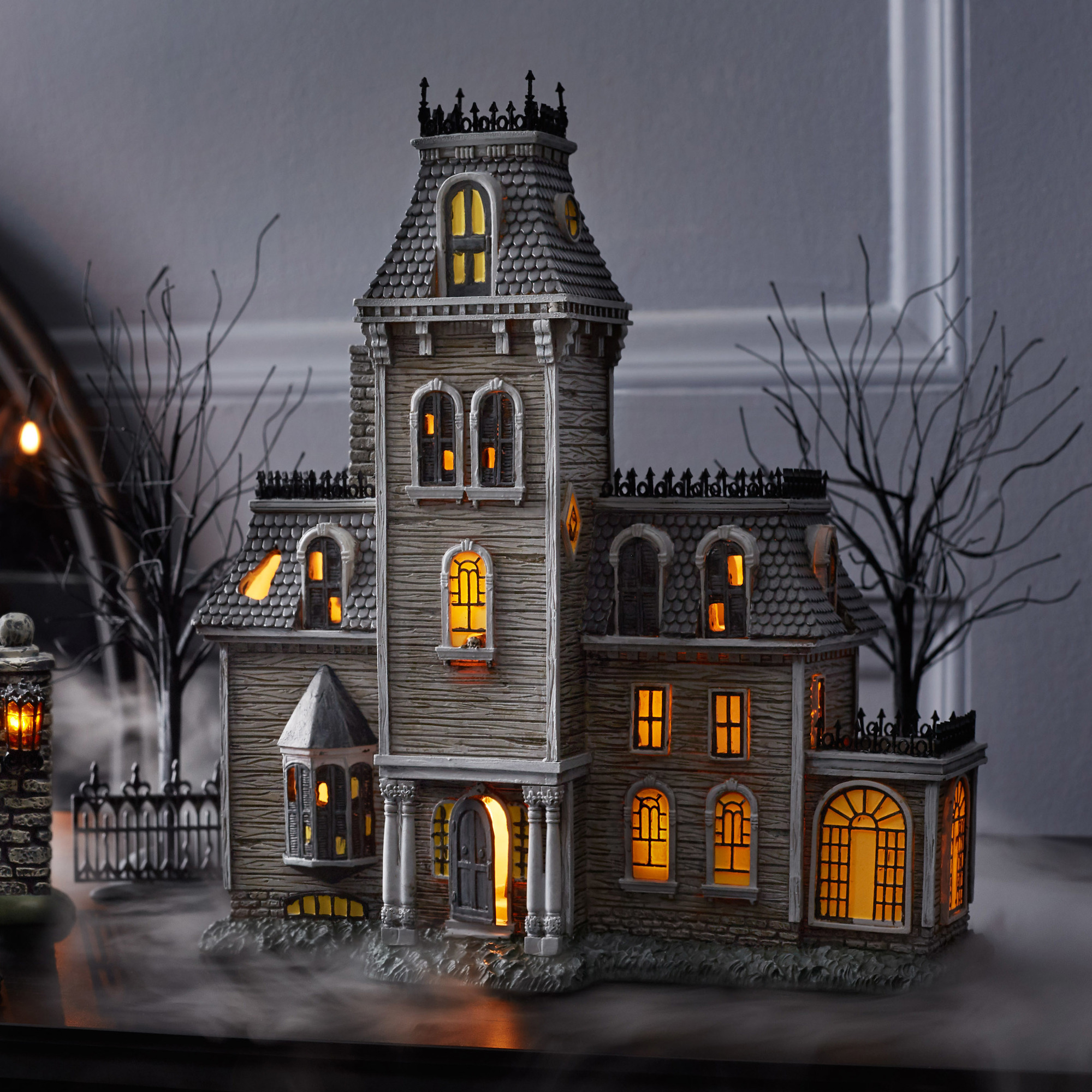 Department 56 - The Addams Family