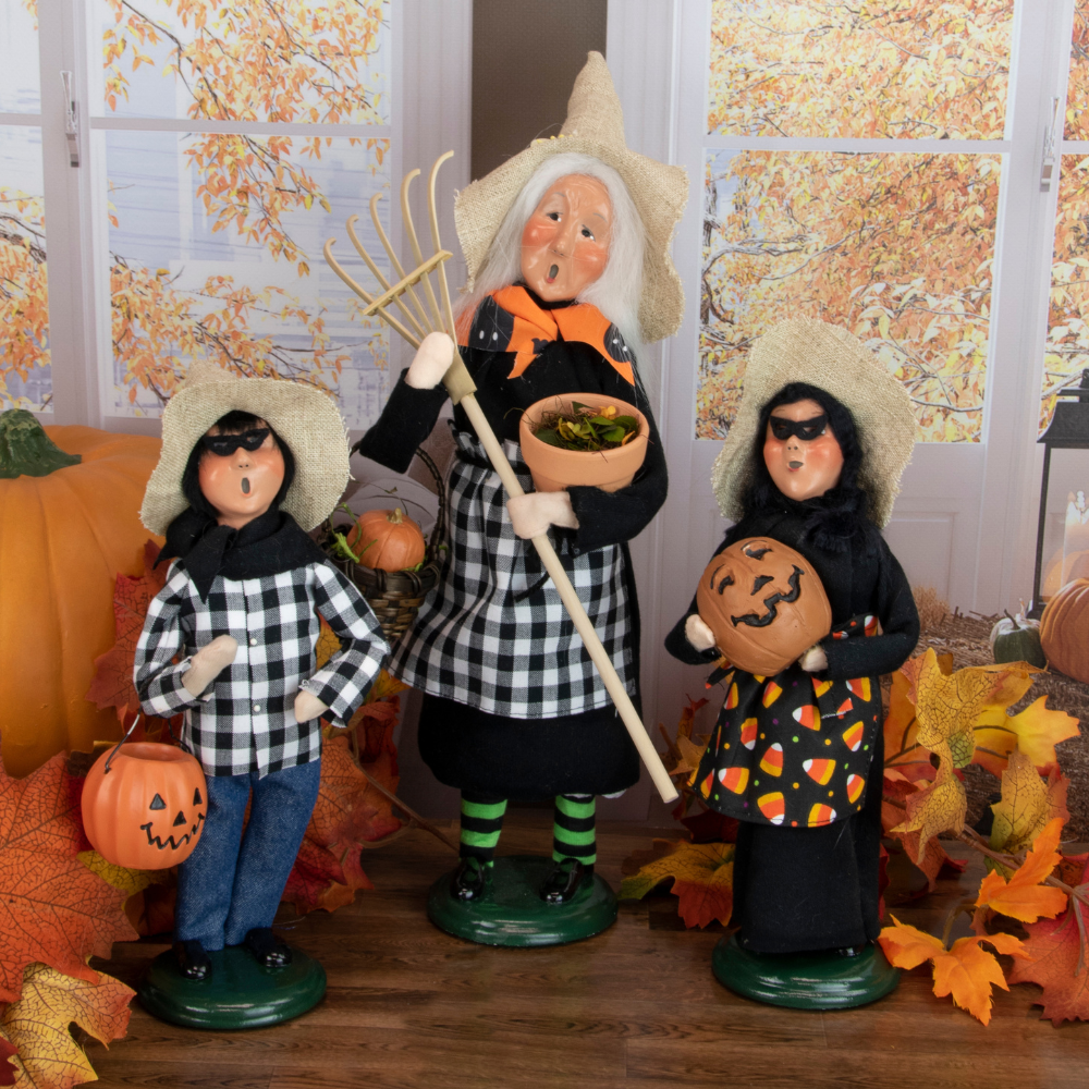 Byers' Choice - Halloween and Harvest Carolers