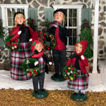 Byers Choice - Caroling Families and Shoppers