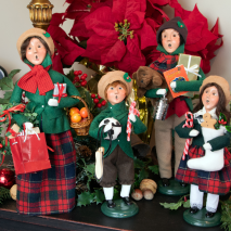 Byers' Choice - Specialty Family Series Carolers